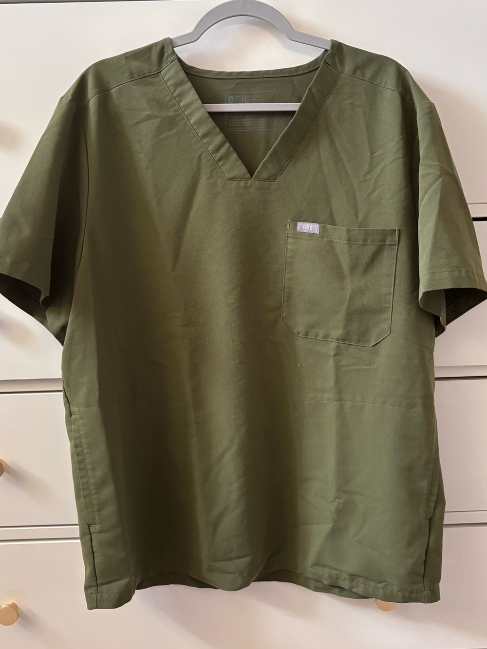 Figs Men’s Dark Olive Chisec V-Neck Short Sleeve Scrub Top